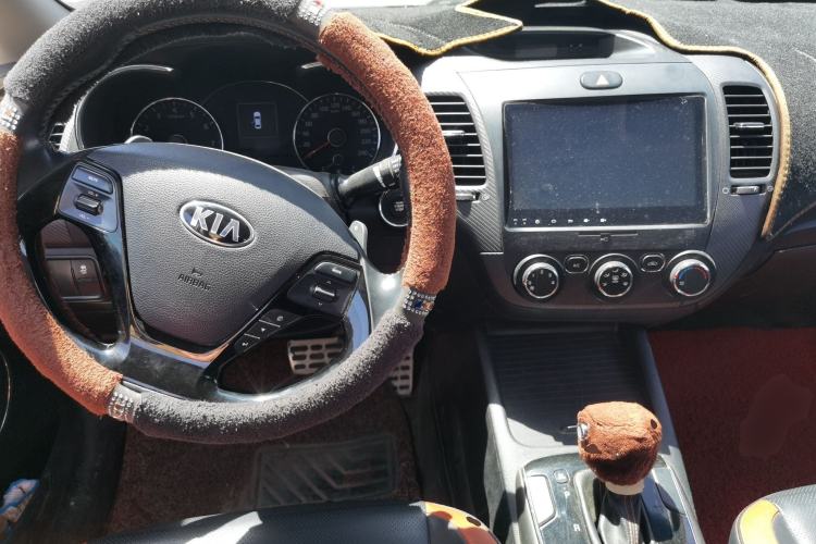 Used Kia K3 2016 1.4T Automatic GLS Center Console