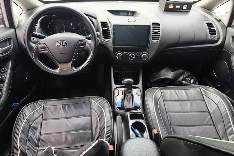 Used Kia K3 2016 1.6L Automatic GLS Center Console