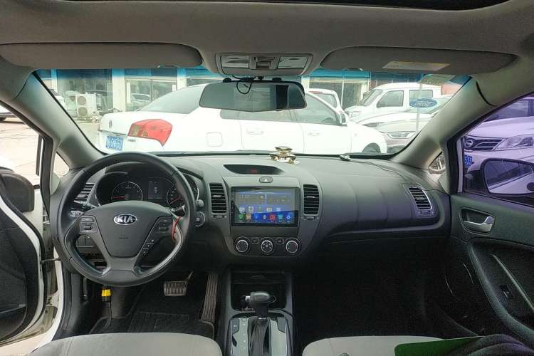 Used Kia K3 2016 1.6L Automatic GLS Center Console