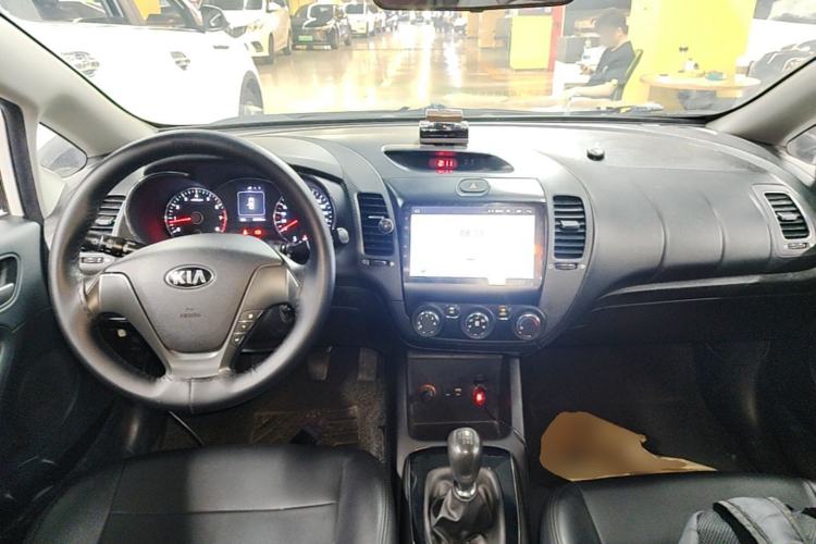 Used Kia K3 2016 1.6L Manual GL Center Console