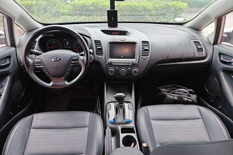Used Kia K3 2016 1.6L Automatic DLX Center Console