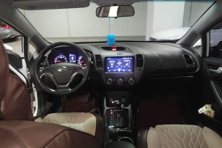 Used Kia K3 2016 1.6L Automatic GL Center Console