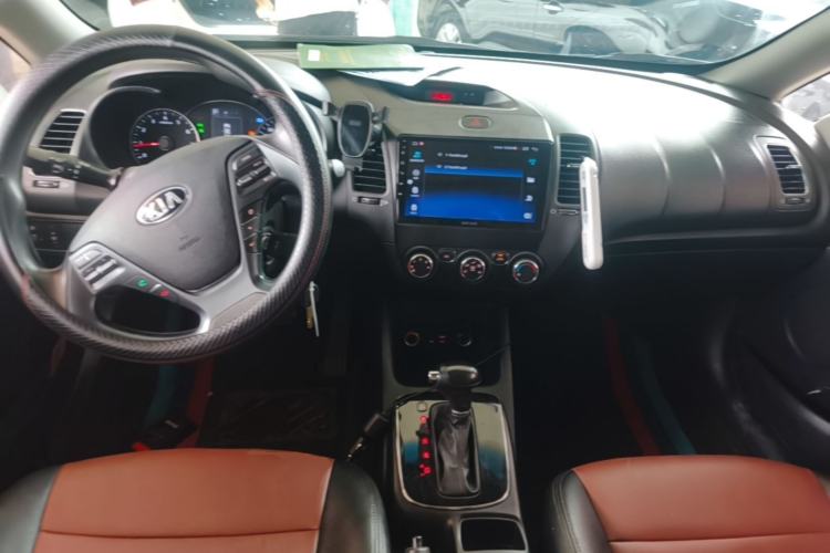 Used Kia K3 2016 1.6L Automatic GLS Center Console