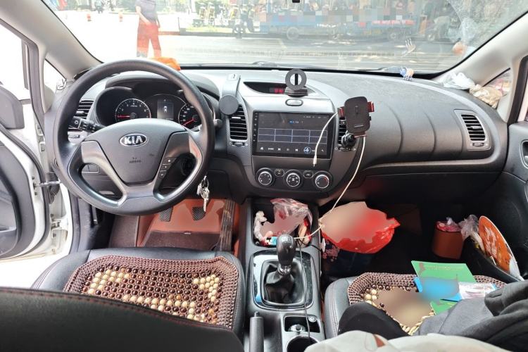 Used Kia K3 2016 1.6L Manual GL Center Console