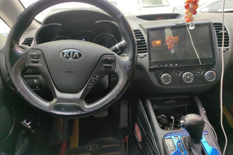 Used Kia K3 2016 1.6L Automatic GLS Center Console