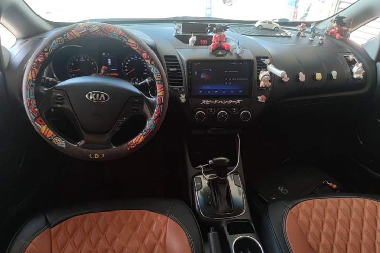 Used Kia K3 2016 1.6L Automatic GLS Center Console