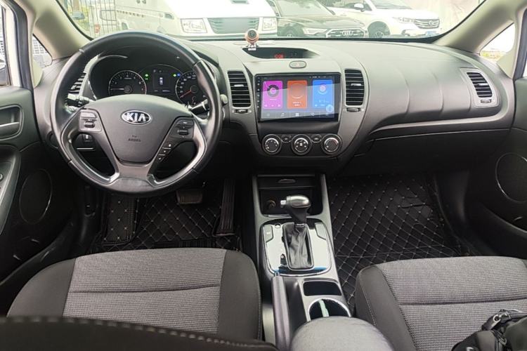 Used Kia K3 2016 1.6L Automatic GLS Center Console
