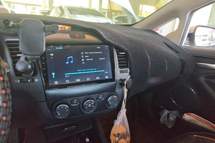 Used Kia K3 2016 1.6L Automatic GLS Center Console