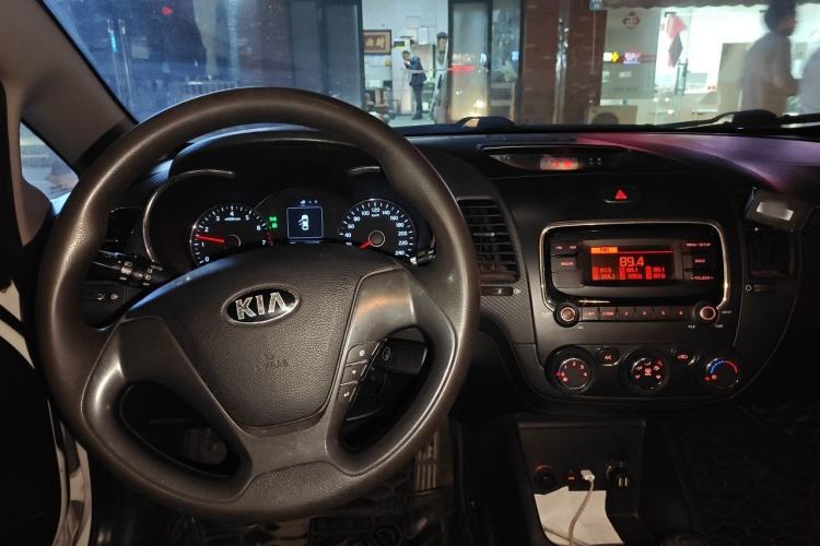 Used Kia K3 2016 1.6L Manual GL Center Console
