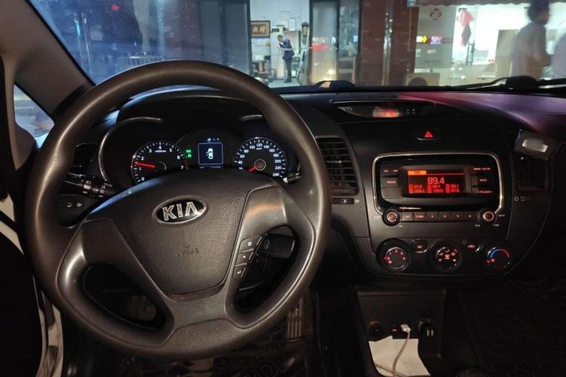 Used Kia K3 2016 1.6L Manual GL Center Console