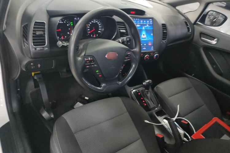 Used Kia K3 2016 1.6L Automatic GL Center Console