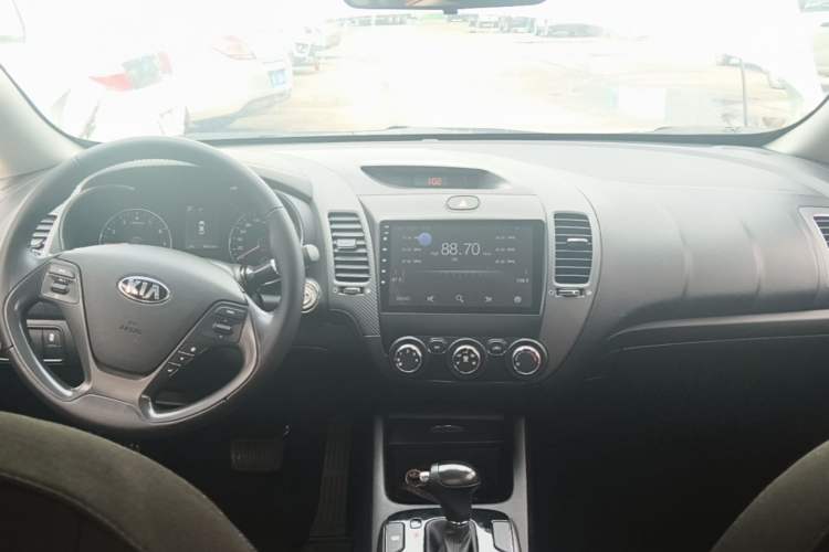Used Kia K3 2016 1.6L Automatic GLS Center Console