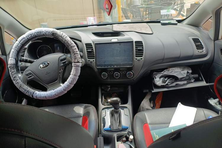 Used Kia K3 2016 1.6L Automatic GLS Center Console