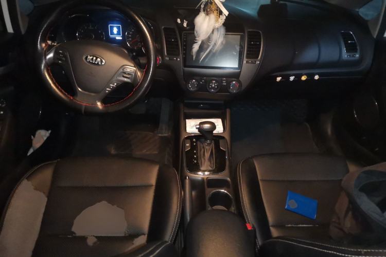 Used Kia K3 2016 1.6L Automatic GLS Center Console