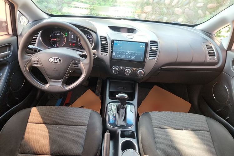 Used Kia K3 2016 1.6L Automatic GLS Center Console