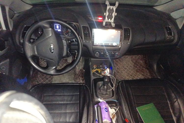 Used Kia K3 2016 1.6L Manual GL Center Console