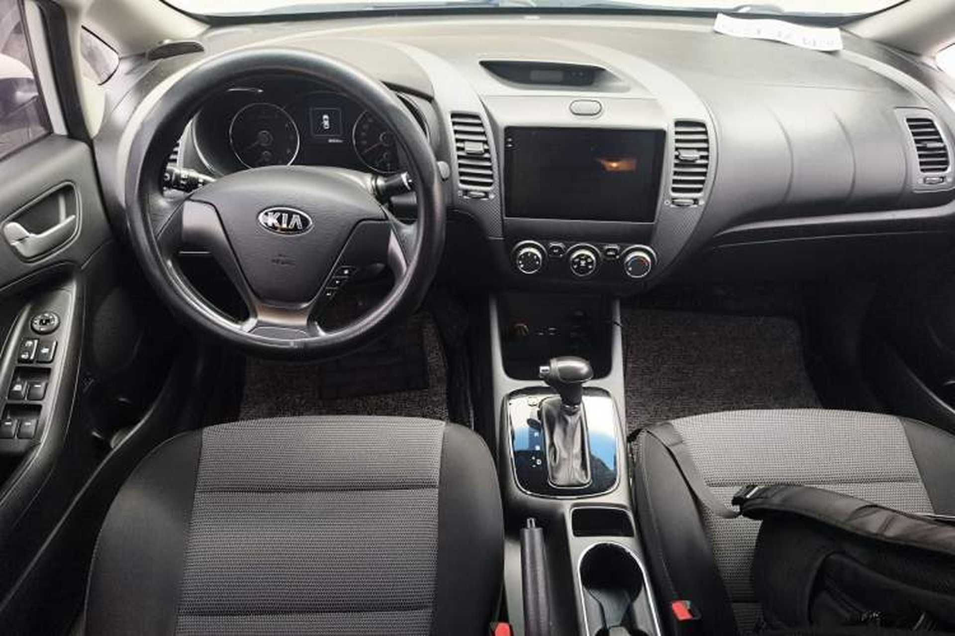 Used Kia K3 2016 1.6L Automatic GL Center Console