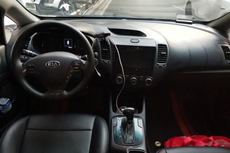 Used Kia K3 2016 1.6L Automatic GLS Center Console