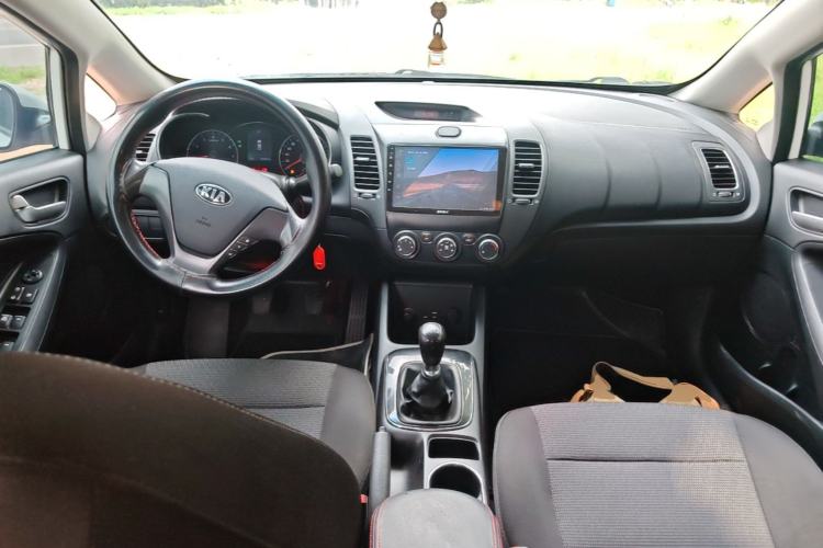 Used Kia K3 2016 1.6L Manual GL Center Console