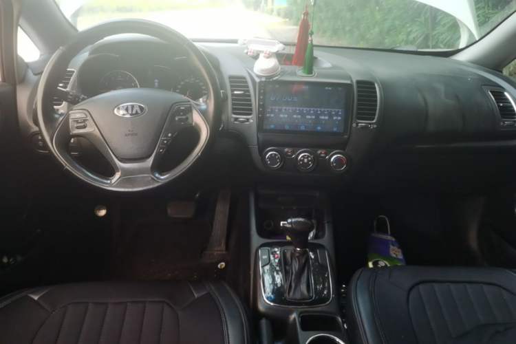 Used Kia K3 2016 1.6L Automatic GLS Center Console