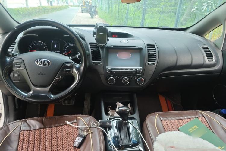 Used Kia K3 2016 1.6L Automatic GLS Center Console