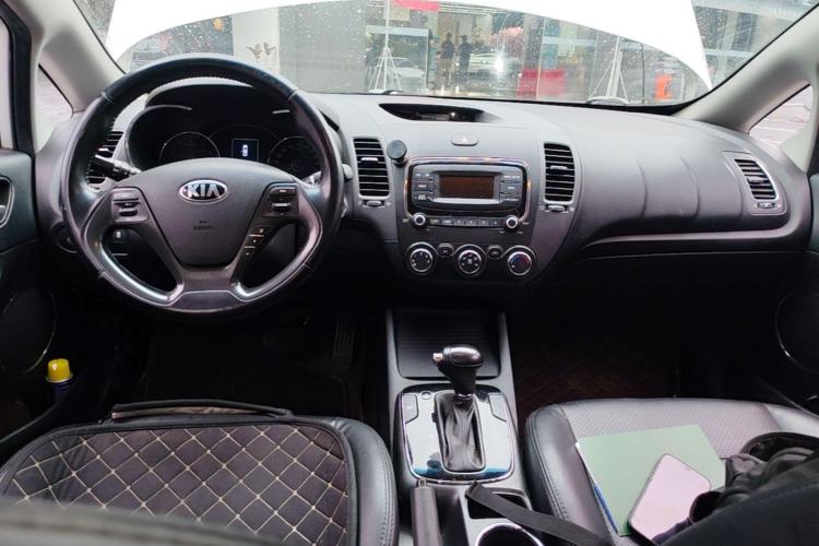 Used Kia K3 2016 1.6L Automatic GLS Center Console