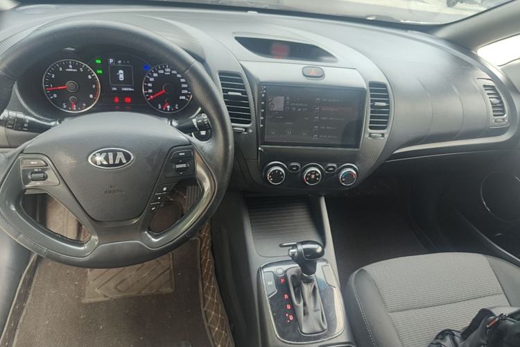 Used Kia K3 2016 1.6L Automatic GLS Center Console