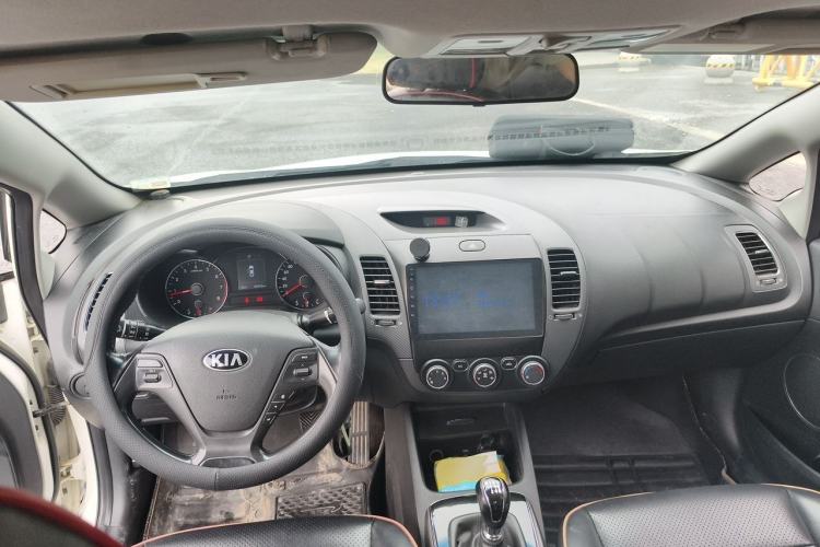 Used Kia K3 2016 1.6L Manual GLS Center Console