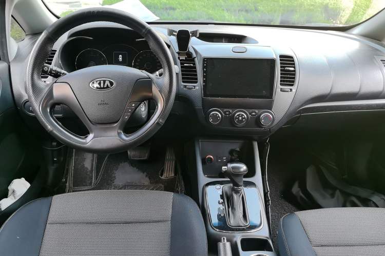 Used Kia K3 2016 1.6L Automatic GL Center Console
