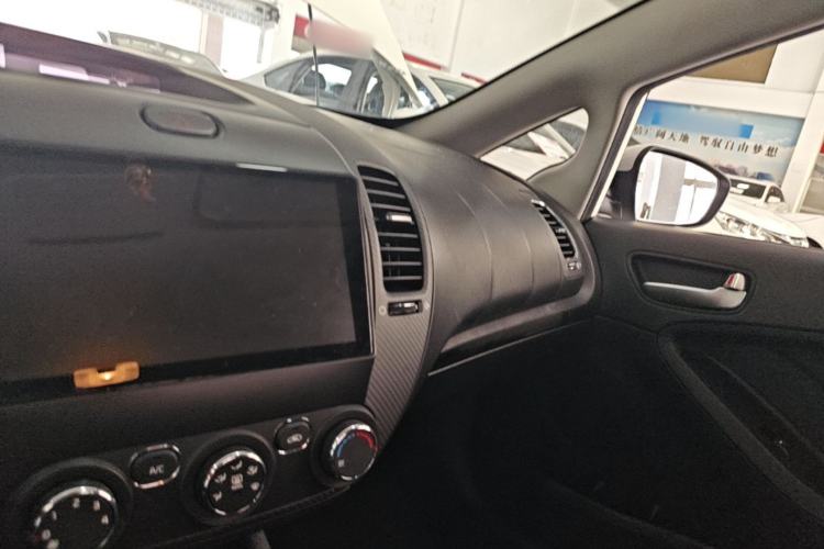 Used Kia K3 2016 1.6L Automatic GL Center Console