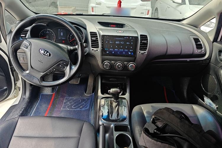 Used Kia K3 2016 1.6L Automatic GLS Center Console