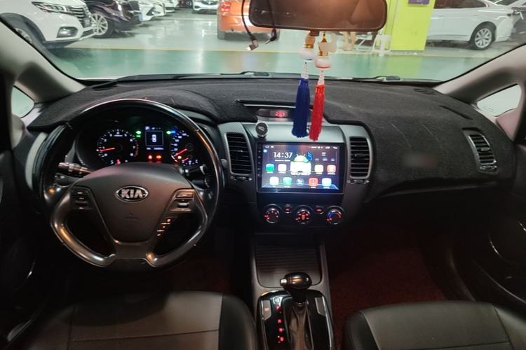 Used Kia K3 2016 1.6L Automatic GLS Center Console