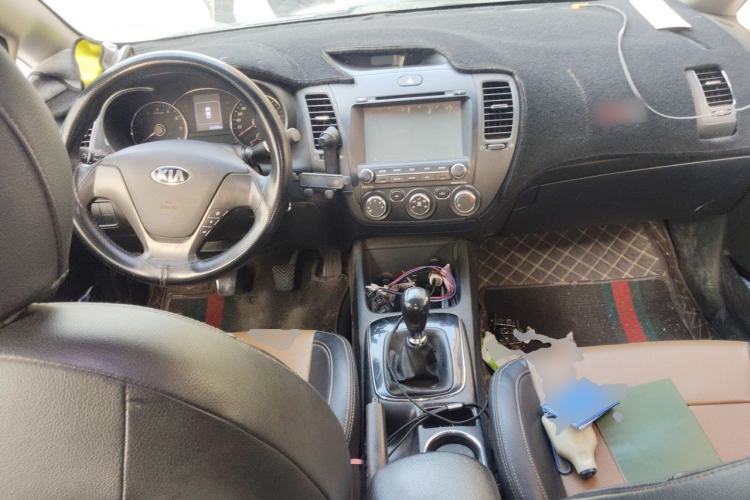 Used Kia K3 2016 1.6L Manual GL Center Console