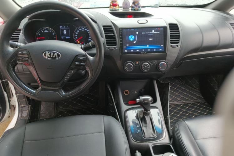 Used Kia K3 2016 1.6L Automatic GLS Center Console