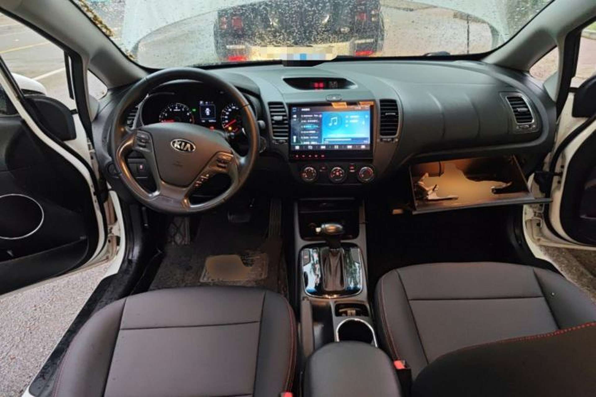 Used Kia K3 2016 1.6L Automatic GLS Center Console