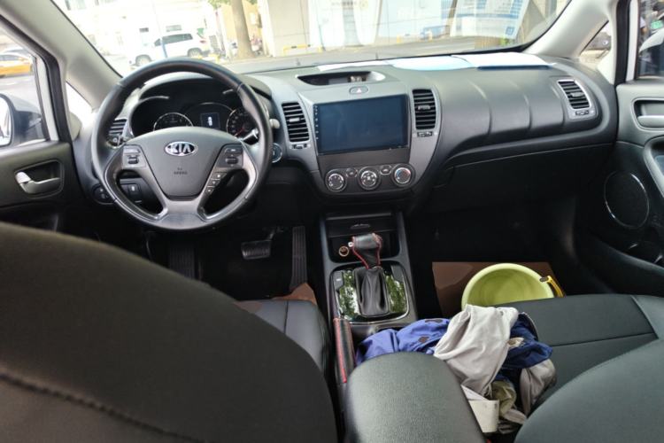 Used Kia K3 2016 1.6L Automatic GLS Center Console