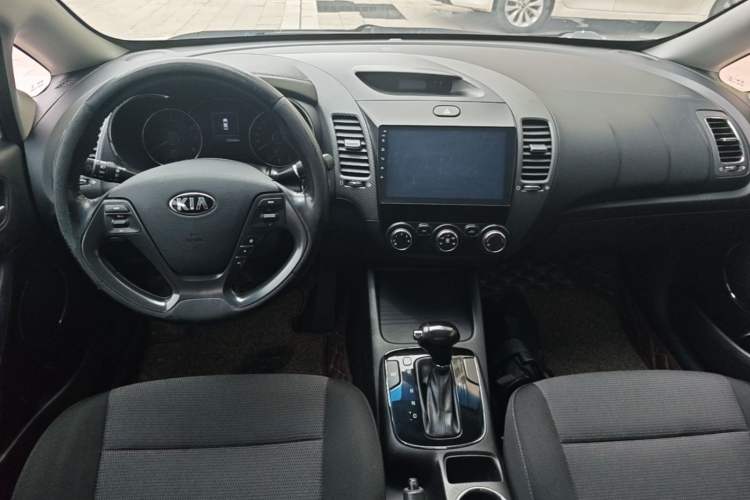 Used Kia K3 2016 1.6L Automatic GLS Center Console