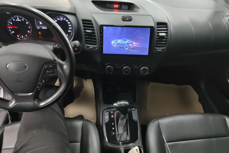 Used Kia K3 2016 1.6L Automatic GLS Center Console