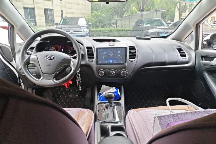 Used Kia K3 2016 1.6L Automatic GL Center Console