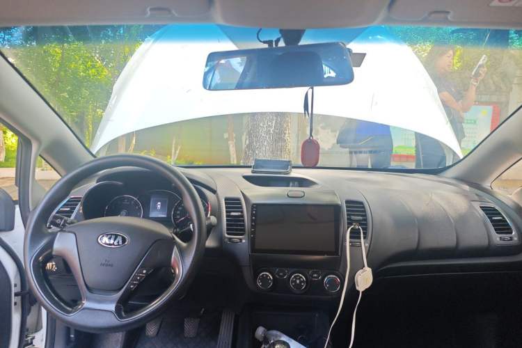 Used Kia K3 2016 1.6L Manual GL Center Console