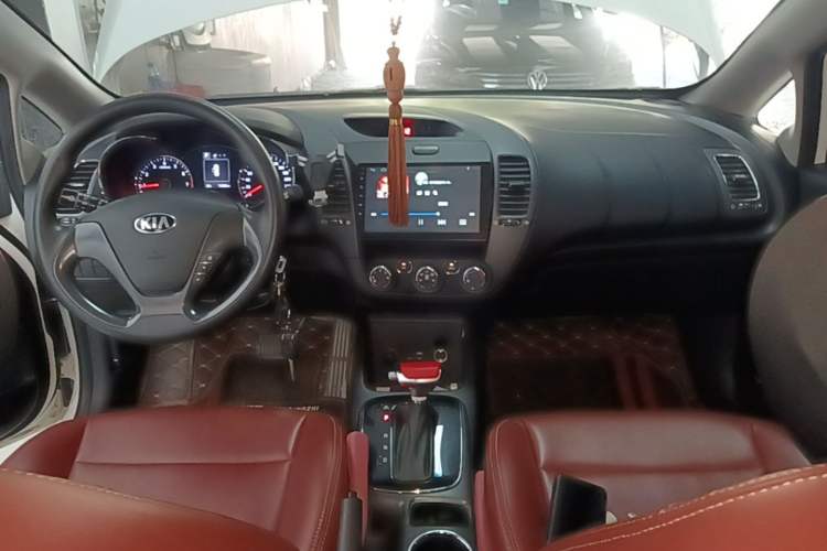 Used Kia K3 2016 1.6L Automatic GL Center Console