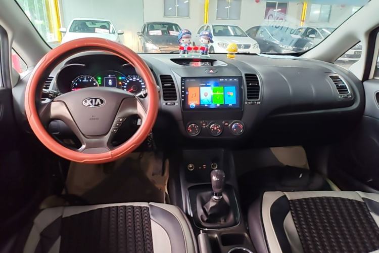 Used Kia K3 2016 1.6L Manual GL Center Console