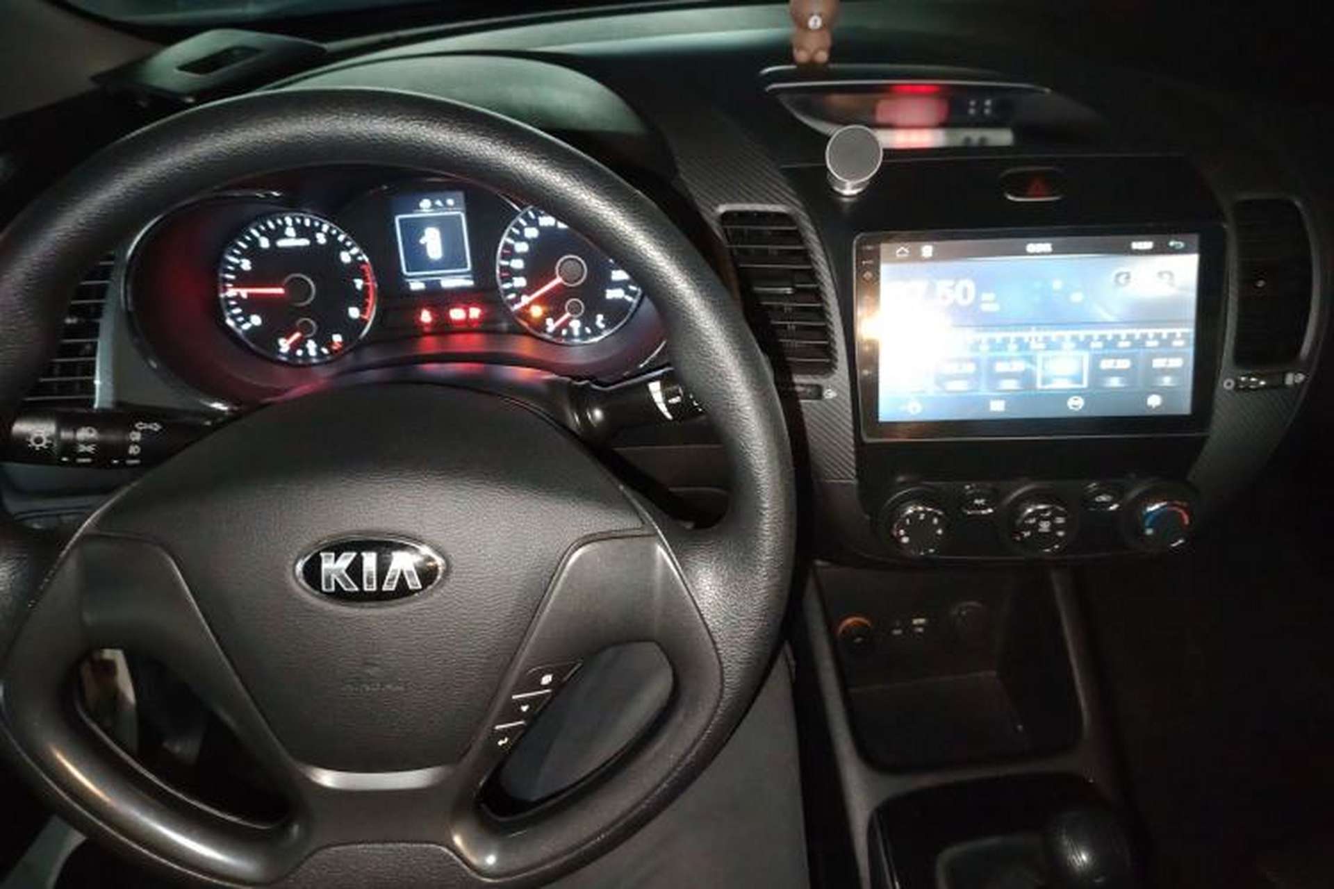Used Kia K3 2016 1.6L Manual GL Center Console