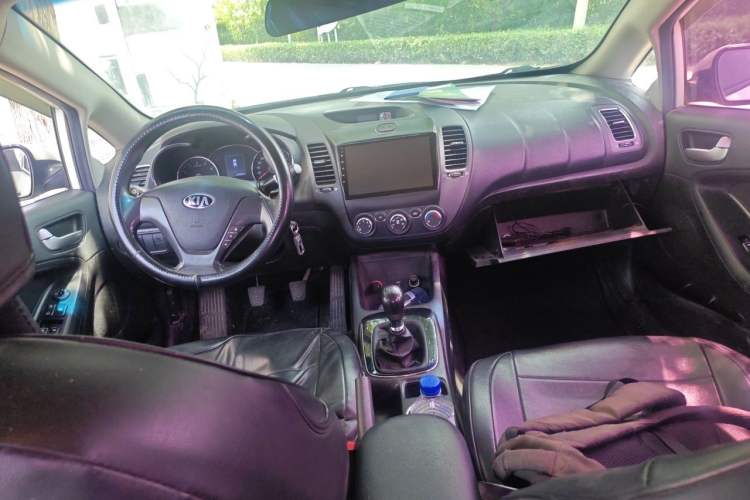 Used Kia K3 2016 1.6L Manual GL Center Console