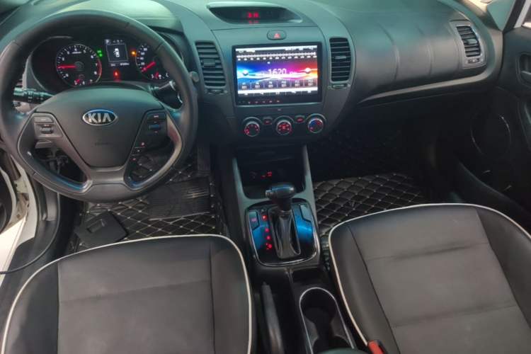 Used Kia K3 2016 1.6L Automatic GLS Center Console