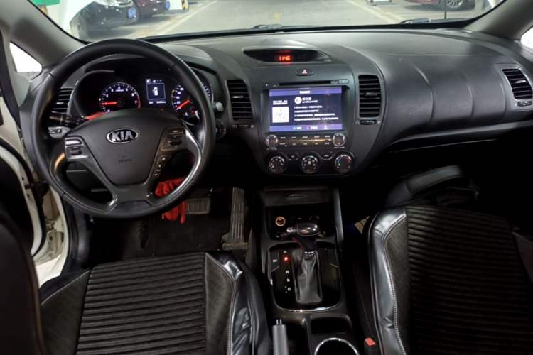 Used Kia K3 2016 1.6L Automatic GLS Center Console