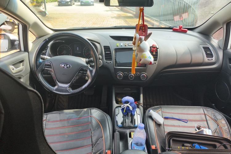 Used Kia K3 2016 1.6L Automatic GLS Center Console