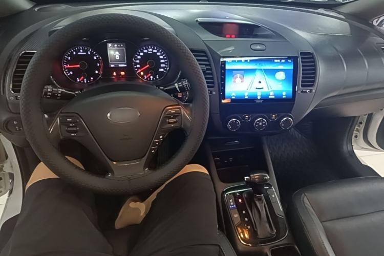 Used Kia K3 2016 1.6L Automatic GLS Center Console