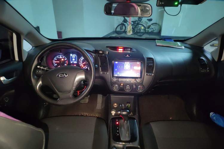Used Kia K3 2016 1.6L Automatic GL Center Console