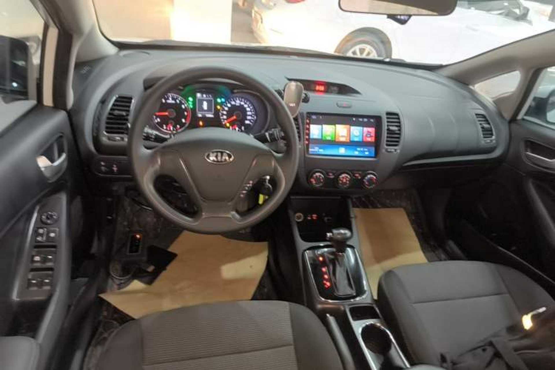 Used Kia K3 2016 1.6L Automatic GL Center Console